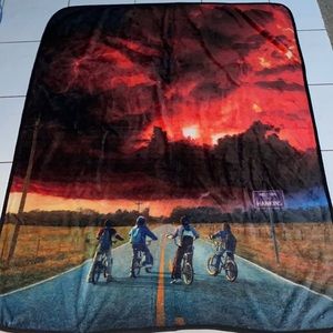 🦋NWOT twin size stranger things blanket